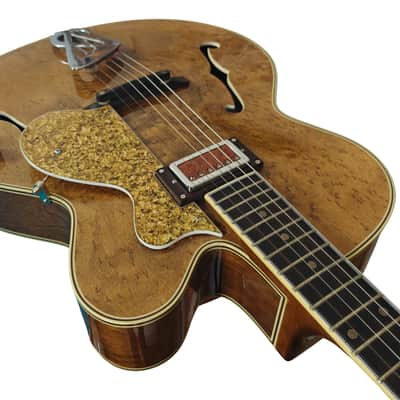 Sabolovic guitars - Luthier Collection – Private Showroom  Sabolovic 17″ Jazz Archtop – Birdseye Maple, Walnut Sides, Gold‑Leaf Pickguard. image 7