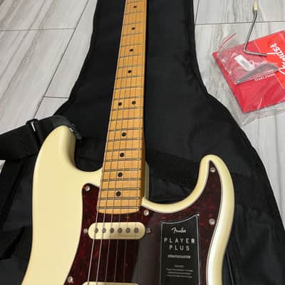 Fender Player Plus Stratocaster with Maple Fretboard 2021 - Present - Olympic Pearl image 3