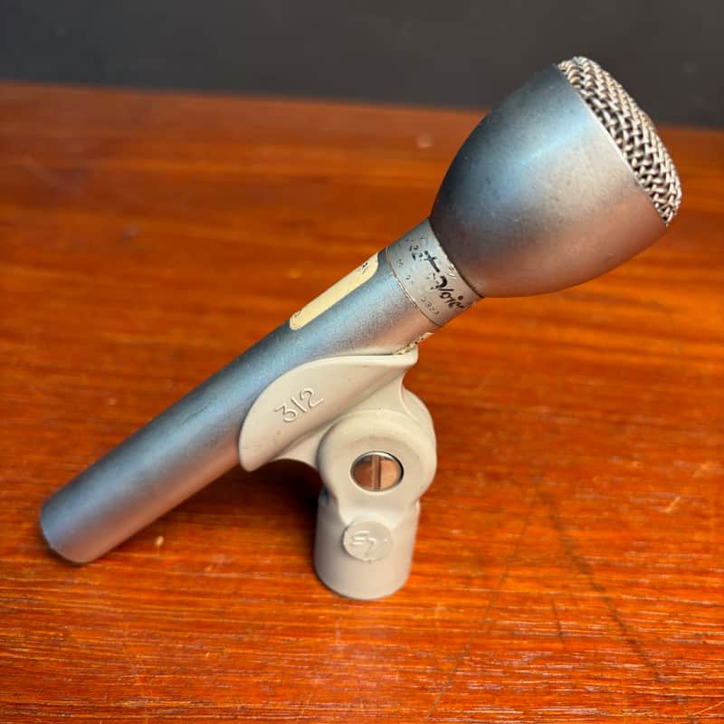 Electro-Voice 635A Omnidirectional Dynamic Microphone