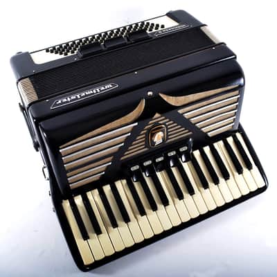TOP German Made Piano Accordion Weltmeister Manuela II - 80 bass, 8 reg. (5+3) + Hard Case & Shoulder Straps ~ Akkordeon image 3