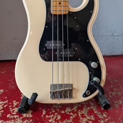 Fernandes Precision 1978 - Stone Logo image 2