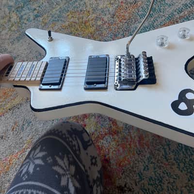 Custom ML Guitar, WHITE / Black image 5