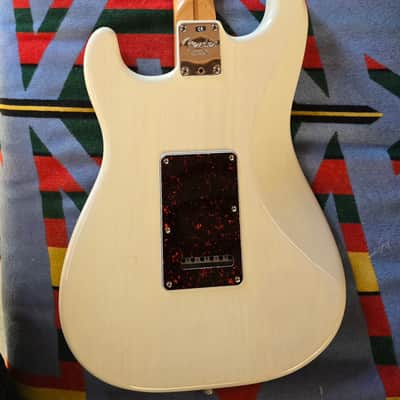 Fender American Deluxe Stratocaster with Maple Fretboard 1999 - 2002 - White Blonde image 7