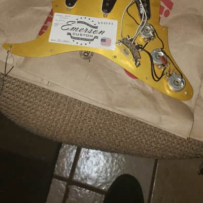Fender Custom Shop Stratocaster Body – Gold Finish w/ Pickups, Wiring & Certificate of Authenticity – Ready to Build! With mother of pearl pickguards brand new still in protective plastic image 1