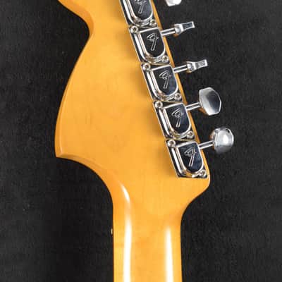 Mint Fender Vintera III Late '60s Stratocaster 3-Color Sunburst Rosewood Fingerboard image 6