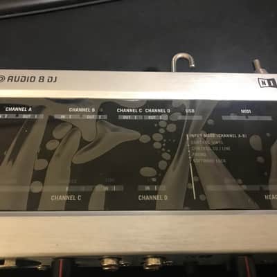 Native Instruments Audio 8 DJ Audio Interface  Metal image 4