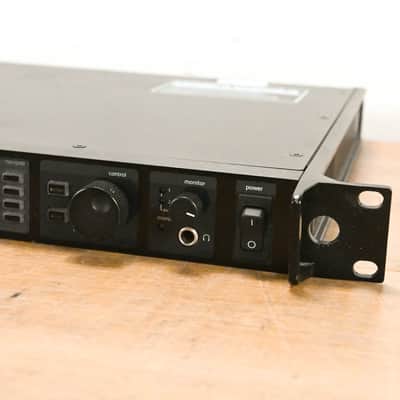 Shure UR4D+ Dual-Channel UHF Wireless Receiver - H4 Band: 518-578 MHz CG01232 image 2