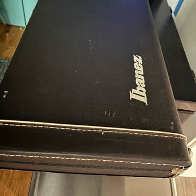 1980s Vintage Ibanez Guitar Hard Shell Bass Guitar Case - Made In Canada. Beautiful Condition image 5