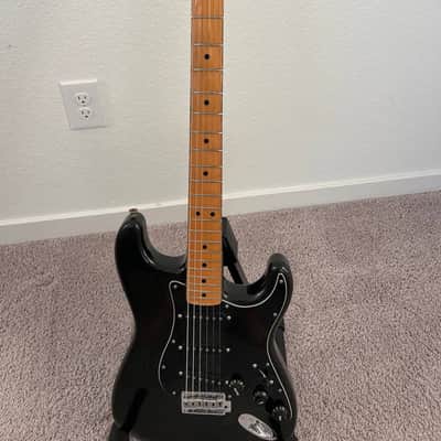 Fender Stratocaster with 3-Bolt Neck, Maple Fretboard 1971 - 1977 - Black image 3