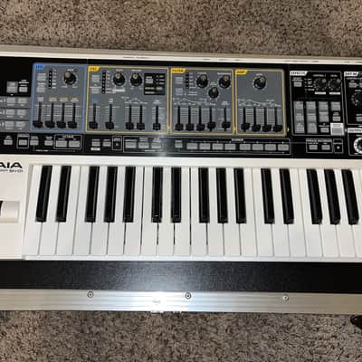 Roland SH-01 GAIA 37-Key Digital Synthesizer | Reverb