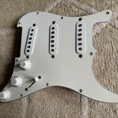 1990 FENDER MIM STRATOCASTER LOADED PICKGUARD - WHITE image 1