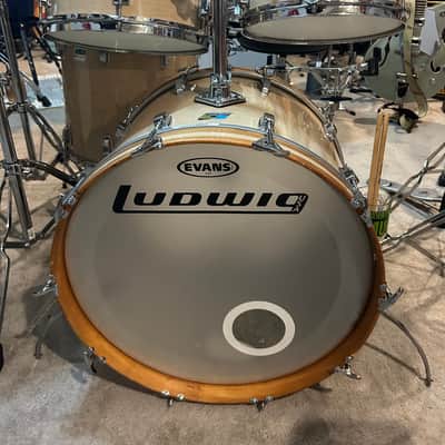 Ludwig No. 989 Big Beat Outfit 8x12 / 9x13 / 16x16 / 14x22" Drum Set (3-Ply) with Pointed Blue/Olive Badges 1973 - 1976 - Maple Cortex image 2