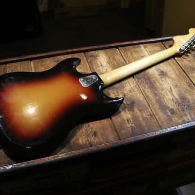 Hagstrom III 1965-66 - Sunburst image 8