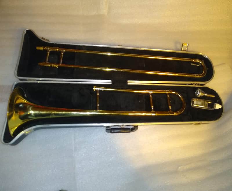 Holton Collegiate TR602 Trombone, USA, with case and mouthpiece image 1