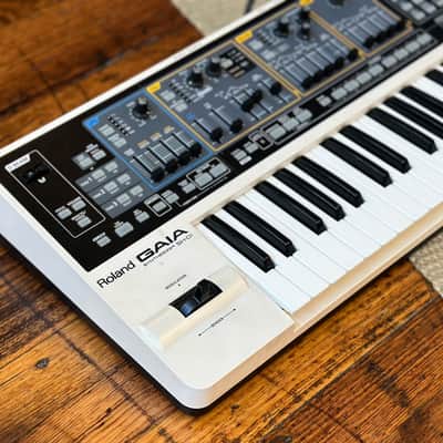 Roland SH-01 GAIA Synthesizer image 4