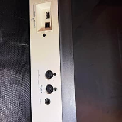 Roland SH-01 GAIA 37-Key Digital Synthesizer 2010 - 2012 - White image 4