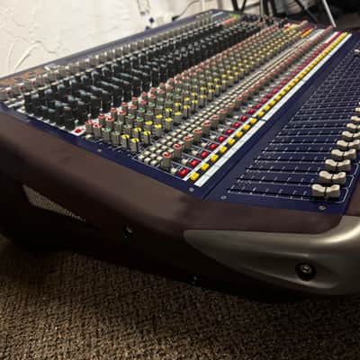 Midas Venice F32 32-Channel Console / FireWire Interface 2011 - 2016 - Blue image 2