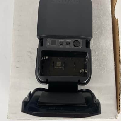 Shure BLX1 Bodypack Wireless Microphone Transmitter, J11 Band image 4