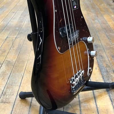 Fender American Professional II Precision Bass with Rosewood Fretboard 2020 - Present - 3-Color Sunburst image 2
