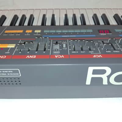 Roland Juno-106 61-Key Synth 1984 UNICORN -> SERVICED + Calzone flight case image 14