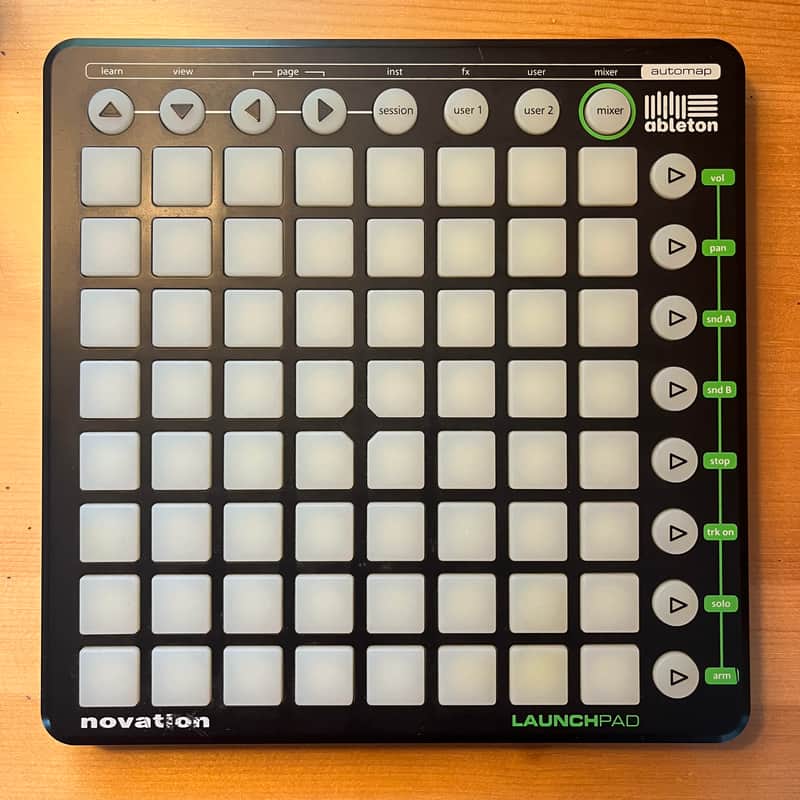 Novation Launchpad MKI Pad Controller 2009 - 2014 - Black image 1