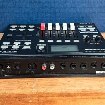 Zoom MRS-4B Portable Digital Multitracker w/ 128MB Smart Media image 4