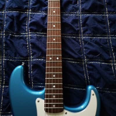 Squier Classic Vibe '60s Stratocaster with Laurel Fretboard 2019 - Present - Lake Placid Blue image 5