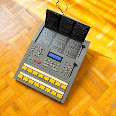 Alesis HR-16 High Sample Rate 16-Bit Drum Machine with original manual + original p.supply and blue led display! image 3