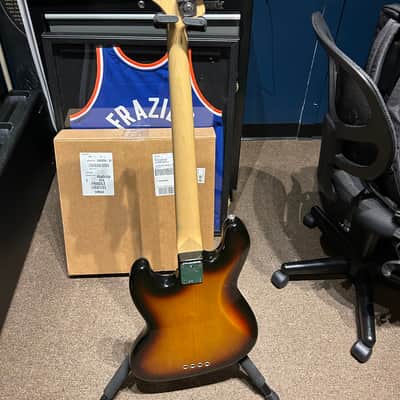 Fender 60th Anniversary American Jazz Bass 2005 - 2006 - 3-Color Sunburst image 5