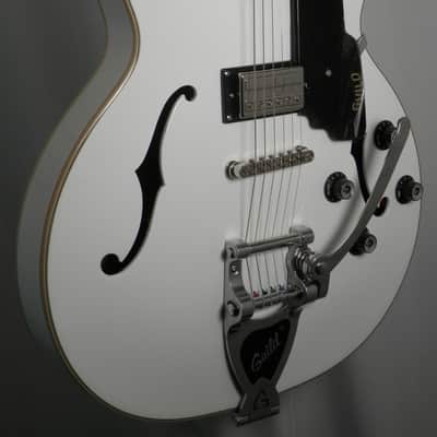 Guild Starfire I SC Single Cut Semi Hollow w/ Tremolo Snowcrest White Bild 1