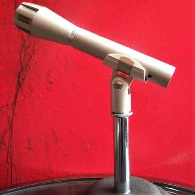 Vintage 1980's Shure SM60 dynamic microphone Silver w clip and pouch image 6