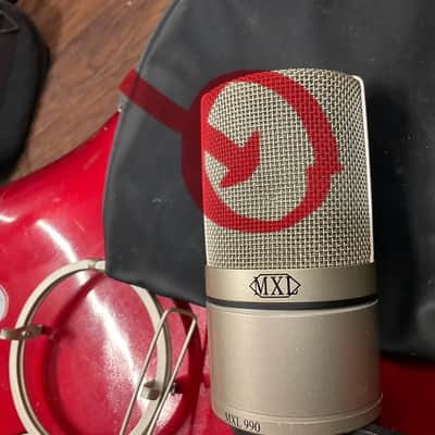 MXL 990 Condenser Microphone w/Shock Mount, Clip & Pouch image 4