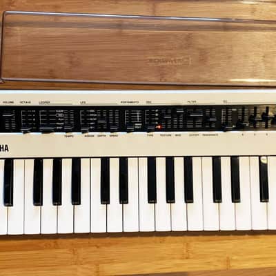 Yamaha Reface CS Virtual Analog Synthesizer with Decksaver Synth (Very good Condition like new)