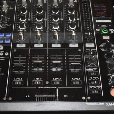 Pioneer CDJ-2000 Nexus (x2) with DJM 900 Nexus 4-Channel Mixer 2010s - Black image 8
