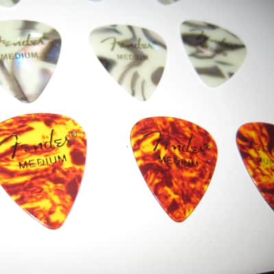 Fender 15 Medium Premium Guitar Picks W/ Metal Nostalgia Case image 6