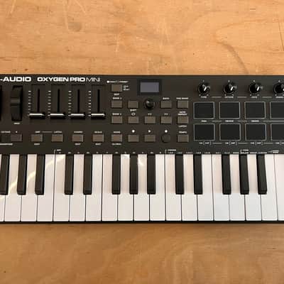 M-Audio Oxygen Pro Mini 32-Key MIDI imagen 2