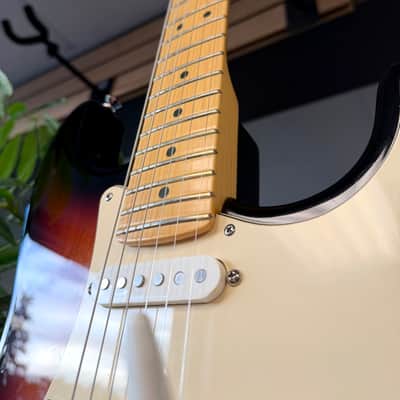 Fender American Stratocaster Maple 2004 - 3 Tone Sunburst image 7
