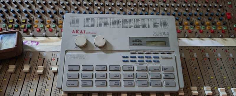 Akai XR10 1990 - Gray image 1