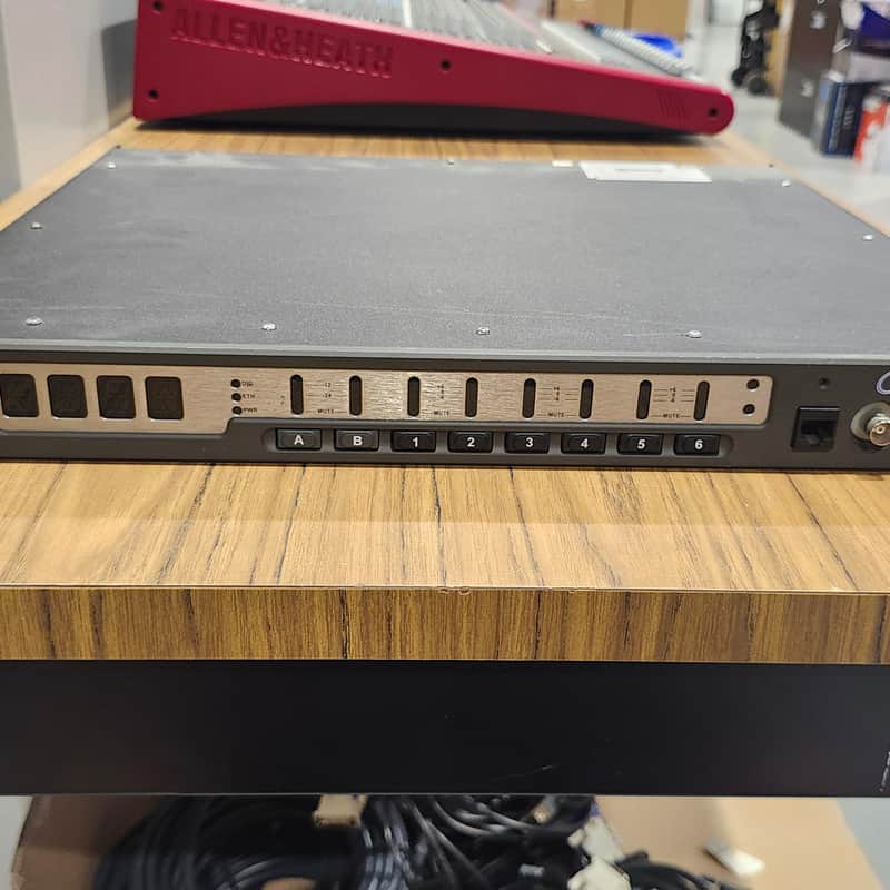 2000’s Lake Contour 2X6 Processor Grey