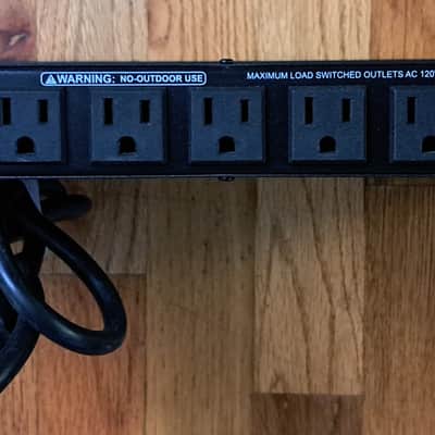 Furman M-8 Power Distribution & Conditioner - Black image 2