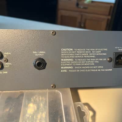 DOD 830 series II Dual 15 band eq with IEC power cable & rack mount bolts/washers image 7