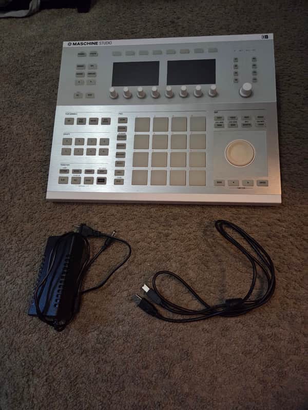 Native Instruments Maschine Studio 2010s - White image 1