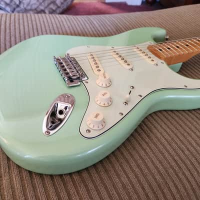 Surf Pearl Fender Player Stratocaster Special Edition with Maple Fretboard image 5