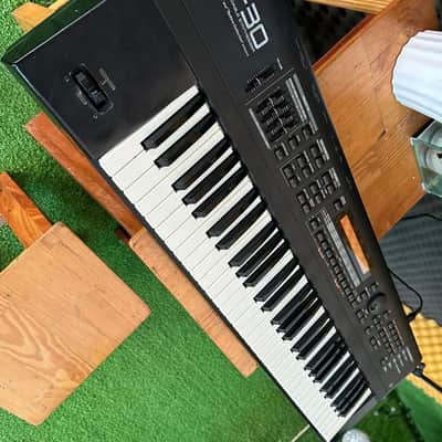 Roland XP-30 61-Key 64-Voice Expandable Synthesizer 1999 - 2004 - Black image 2