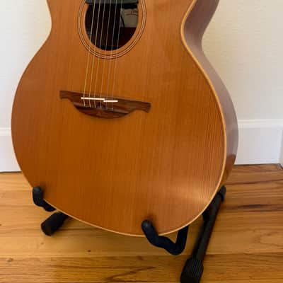 Lowden O22c 2009 - cedar image 2