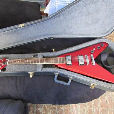 Samick Artist Series Flying V With HSC Candy Apple Red image 1
