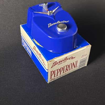 Danelectro ダンエレクトロ DJ-6 PEPPERONI PHASER Danelectro DJ-06 Pepperoni Phaser - YouTube