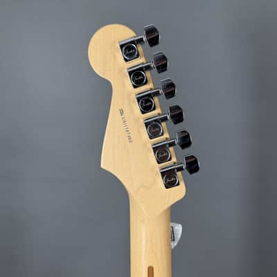 2011 Fender Standard Stratocaster RW sunburst like new Case image 6