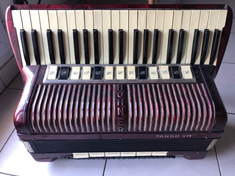 Hohner Tango VM 120 bass Bordeaux image 1