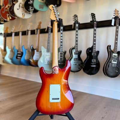 Fender American Elite Stratocaster with Rosewood Fretboard 2016 - 2019 - Aged Cherry Burst image 5
